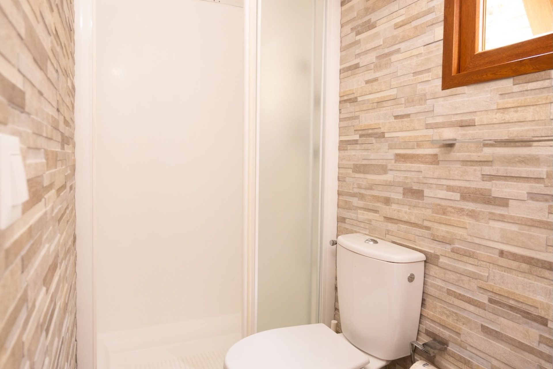 Bagno di uno chalet del Camping Enfola